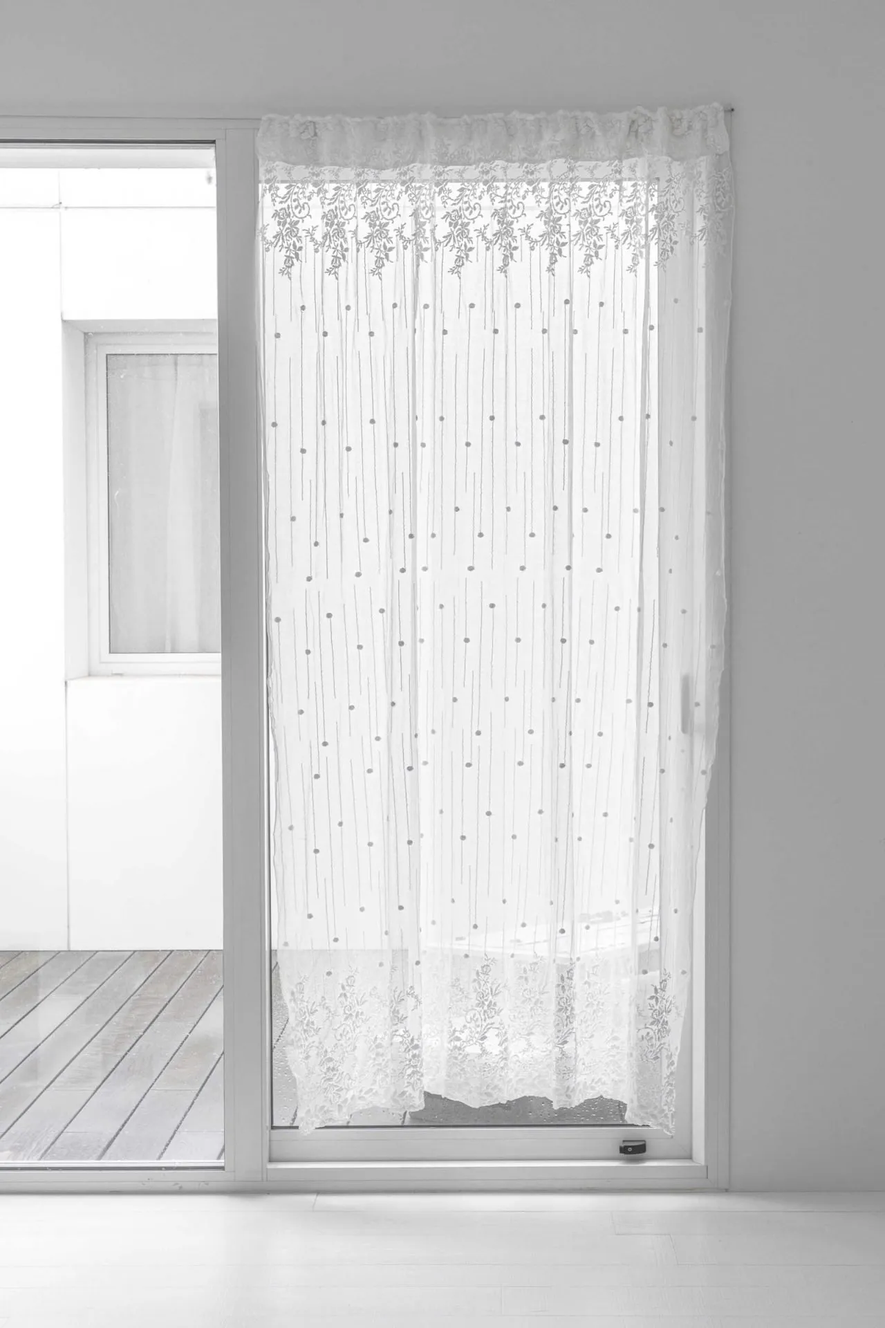 Tulle curtain with polka dot and flower embroidery